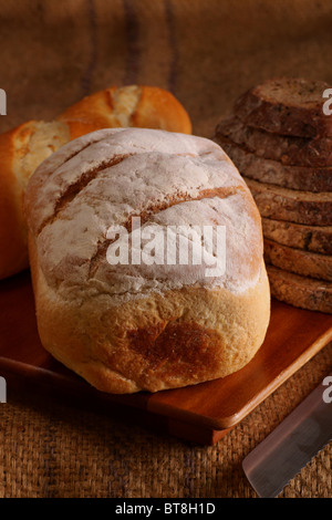 Sortiment von frisch gebackenem Brot Stockfoto