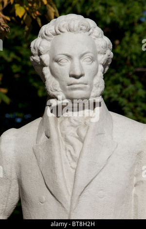 Statue von Russlands berühmtester Dichter Alexander Pushkin (1799-1837) an den Gefallenen Denkmal Park (Muzeon Park der Künste) in Moskau, Russland Stockfoto