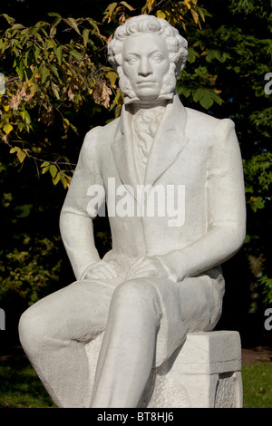 Statue von Russlands berühmtester Dichter Alexander Pushkin (1799-1837) an den Gefallenen Denkmal Park (Muzeon Park der Künste) in Moskau, Russland Stockfoto