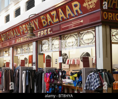 Marks und Spencer Penny Bazaar im Grainger Markt, Newcastle Upon Tyne, England, Vereinigtes Königreich Stockfoto