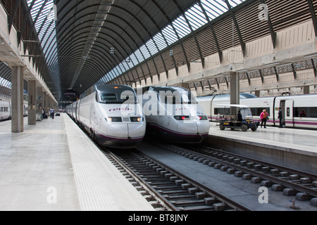 High-Speed Renfe Ave Zug in Sevilla, Spanien Stockfoto