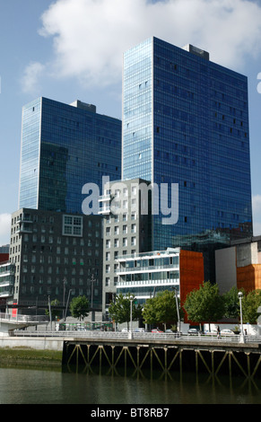 Nahaufnahme der Isozaki Atea Twin Towers, Bilbao, Spanien Stockfoto