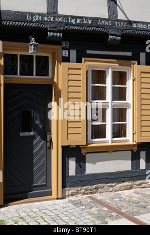 Fachwerkhaus Gebaut 1597, Wernigerode, Deutschland. -Fachwerkhaus, erbaut im Jahre 1597, Wernigerode, Deutschland. Stockfoto