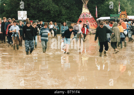 Schlammigen Andrang beim Glastonbury Festival 1998, würdig Farm Pilton, Somerset, England, Vereinigtes Königreich. Stockfoto