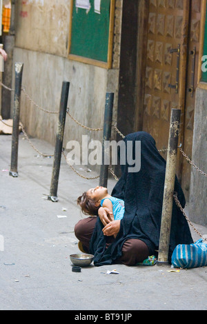 Obdachlose Muslimin in Teheran-Iran Stockfoto