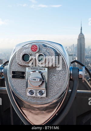 Öffentliche Pay Münz Fernglas auf The Rock Aussichtsplattform des Rockefeller Center in Manhattan New York anzeigen Stockfoto