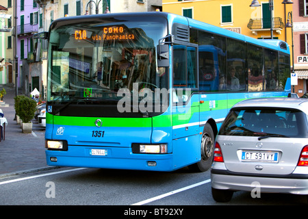 Busverbindungen auf der Durchreise Argegno.Lake Como Italien Stockfoto