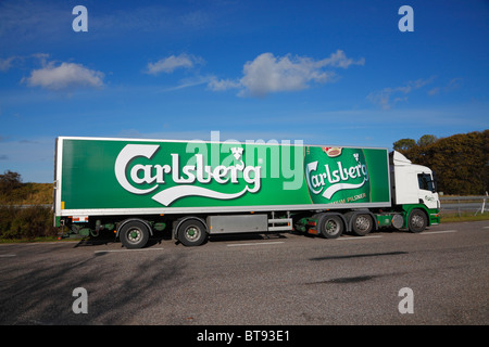 LKW aus der Carlsberg-Brauereien, die Transport von Bier auf der dänischen Autobahn Stockfoto