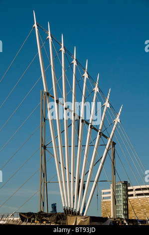 Detail aus eine neue Schaukel Fußgängerbrücke im Bau bei Salford Quays, Manchester, England, UK Stockfoto