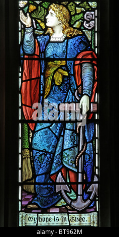 Glasmalerei-Fenster Darstellung Hoffnung, Pfarrkirche St Brendon, Brendon, Devon Stockfoto