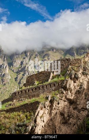 Inka-Ruinen von Ollantaytambo im Heiligen Tal, Peru, Südamerika. Stockfoto