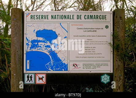 unterzeichnen Sie, Camargue Reserve, Reserve Nationale de Camargue, Tierwelt Lebensraum, der Camargue Bouches-du-Rhône, Frankreich, Europa Stockfoto