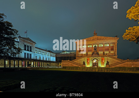 Alte Nationalgalerie Alte Nationalgalerie auf der Museumsinsel Museumsinsel neue Museum New Museum links und rechts Stockfoto