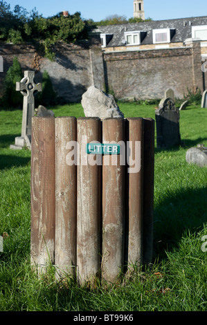 Abfallbehälter in West Norwood Cemetery in Süd-London Stockfoto