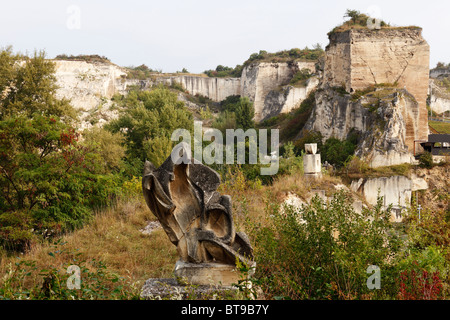 Steinskulptur im römischen Steinbruch, einem Steinbruch in St. Margarethen, Burgenland, Österreich, Europa Stockfoto