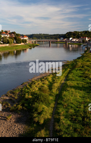 Mit Blick auf die Elbe und alte Brücke, Meißen, Sachsen, Deutschland, Europa Stockfoto