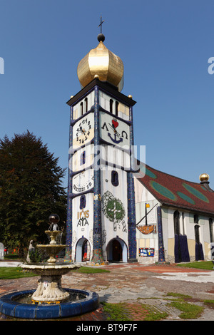 Pfarrei Kirche der Hl. Barbara, entworfen von Friedensreich Hundertwasser, Baernbach, Steiermark, Österreich, Europa Stockfoto