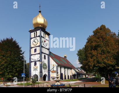 Pfarrei Kirche der Hl. Barbara, entworfen von Friedensreich Hundertwasser, Baernbach, Steiermark, Österreich, Europa Stockfoto