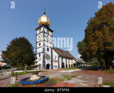 Pfarrei Kirche der Hl. Barbara, entworfen von Friedensreich Hundertwasser, Baernbach, Steiermark, Österreich, Europa Stockfoto