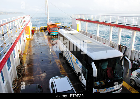 Fahrzeuge auf der Fähre von Zakynthos nach Kefalonia (Cephalonia), Ionische Inseln, Griechenland Stockfoto