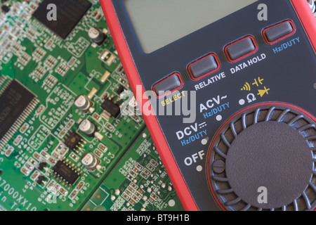 Elektronische Multimeter Messgerät auf Elektronik Stockfoto