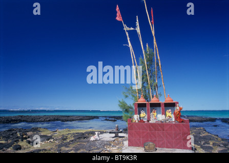 Hinduistische Gebet anbieten, Belle Mare öffentlichen Strand, der Insel Mauritius, Indischer Ozean Stockfoto