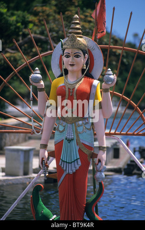 Statue von Hindi Göttin Shiva, Heilige Pilgerstätte des Crater Lake im Grand Bassin, Insel Mauritius, Indischer Ozean Stockfoto