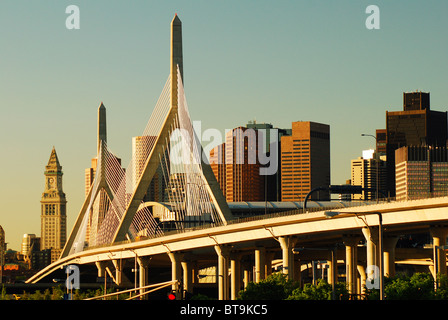 Die neue Zakim Brücke verbindet Boston nach Charleston, Teil des Big Dig Projektes Stockfoto