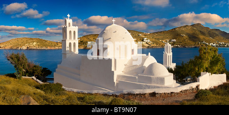 Die byzantinische Kirche Agia Irene am Hafen Ormos, Ios, Kykladen, Griechenland Stockfoto