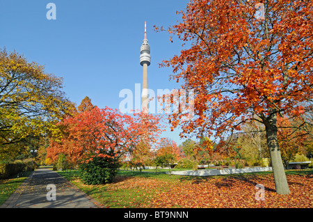 Florian, Florianturm Turm, Fernsehturm, Herbst, Westfalenpark Park, Dortmund, Nordrhein-Westfalen, Deutschland, Europa Stockfoto