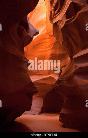 Pfad durch den Upper Antelope Canyon, Slotcanyon, Page, Arizona, USA Stockfoto