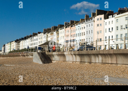 St Leonards on Sea East Sussex.Victoria große Reihenhäuser mit Blick auf den Kiesstrand mit Meerblick. UK HOMER SYKES Stockfoto