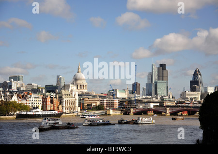 City of London und die Themse von Waterloo Bridge, Greater London, England, Großbritannien Stockfoto