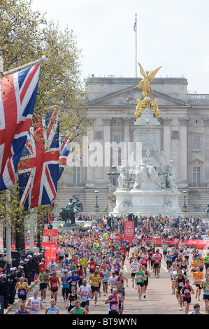Atmosphäre beim Virgin London Marathon, London, 25. April 2010. Stockfoto