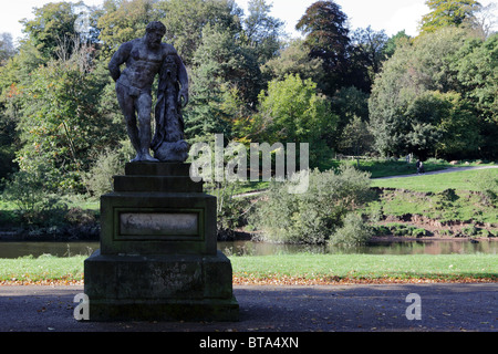 Der Steinbruch öffentlichen Park in Shrewsbury, hier zu sehen mit langen Schatten ab Herbst Sonnenschein. Stockfoto