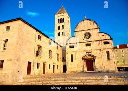 Romaesque Fassade der Kirche St Mary - Datum von 1105 - Zadar, Kroatien Stockfoto