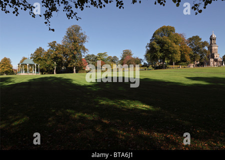 Der Steinbruch öffentlichen Park in Shrewsbury, hier zu sehen mit langen Schatten ab Herbst Sonnenschein. Stockfoto