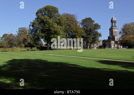 Der Steinbruch öffentlichen Park in Shrewsbury, hier zu sehen mit langen Schatten ab Herbst Sonnenschein. Stockfoto