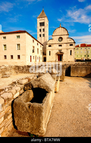 Romaesque Fassade der Kirche St Mary - Datum von 1105 - Zadar, Kroatien Stockfoto