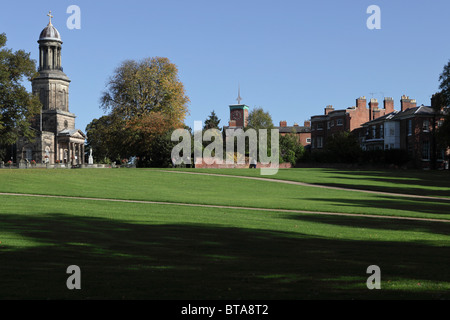 Der Steinbruch öffentlichen Park in Shrewsbury, hier zu sehen mit langen Schatten ab Herbst Sonnenschein. Stockfoto