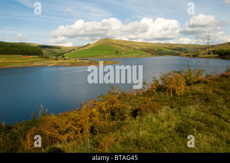 Woodhead Reservoir und Pikenaze Hill, Longdendale, Peak District, Derbyshire, England, UK Stockfoto