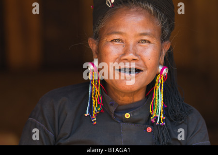 Eine lächelnde Enh (Ann) Minderheit Frau Stockfoto