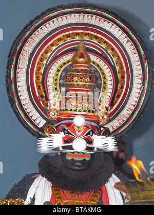 Diese Art von Charakter gehört zu Kathakali, eine spektakuläre klassischer Tanz-Drama von kerala Stockfoto