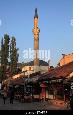 Bosnien und Herzegowina, Sarajevo, Baščaršija, Moschee, Café, Straßenszene, Stockfoto