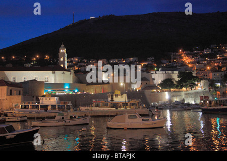 Kroatien, Dubrovnik, Hafen bei Nacht, Stockfoto