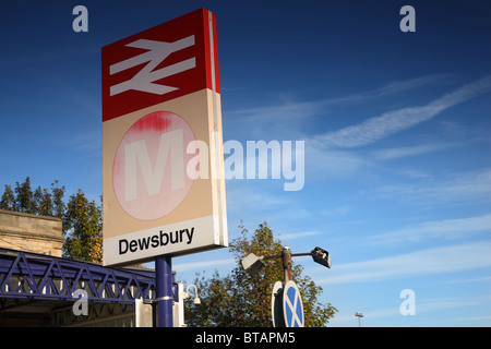 Dewsbury Zug Bahnhof Zeichen Stockfoto