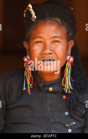 Eine lächelnde Enh (Ann) Minderheit Frau Stockfoto