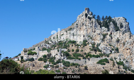 Im Besparmak Gebirge ist nr Kyrenia (Girne) in der türkischen Republik Nordzypern die Kreuzritter Burg St. Hilarion Stockfoto