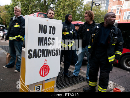 Gewerkschaften des öffentlichen Sektors marschieren durch Londoner 23. Oktober 2010 Protest gegen Kürzungen und Arbeitsplatzverluste Stockfoto