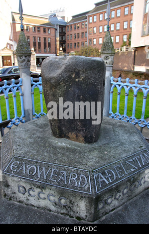 The Coronation Stone, High Street, Kingston upon Thames, Royal Borough of Kingston upon Thames, Greater London, England, Vereinigtes Königreich Stockfoto